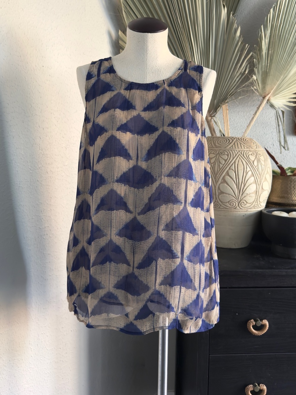 Sleeveless Blue Patterned Chiffon Tank Top - Women - Picture 2 of 7